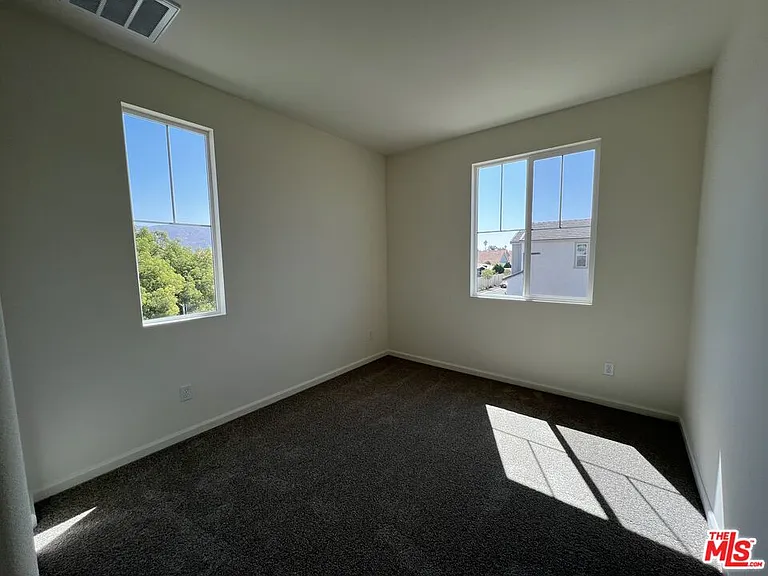 25198 Harmony Ave — Photo 8