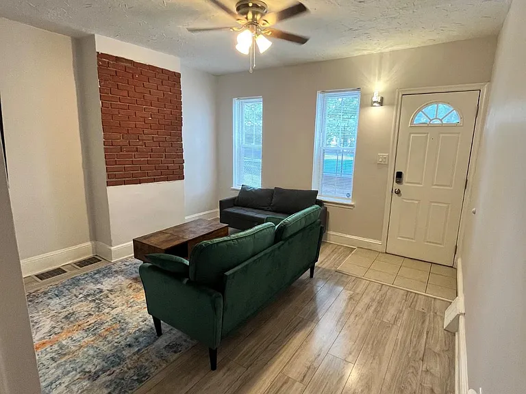 2048 N Darien St — Photo 11
