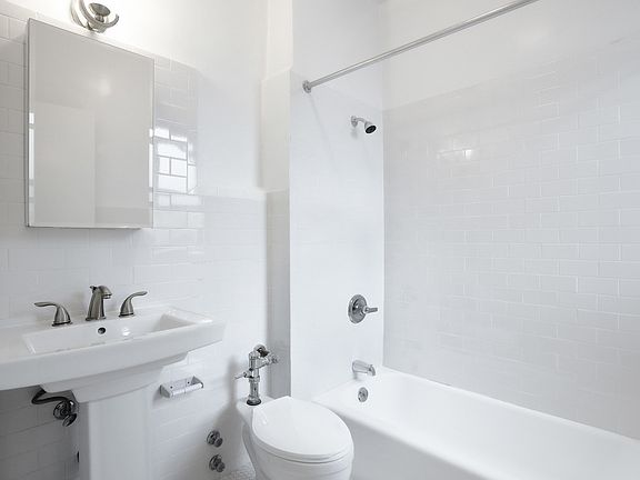 5th image of 19 W 69th St APT 706