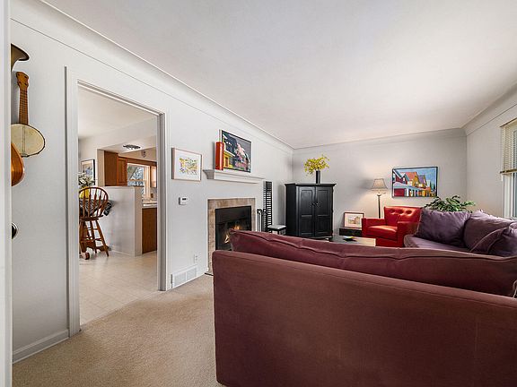 4th image of 1710 Winton Ave