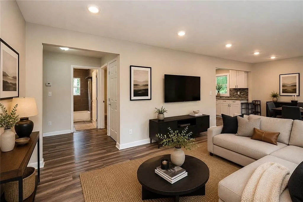 3 bed, 3.0 bath, 2272 sqft, $2,200 — Photo 4