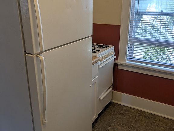 3rd image of 210 W Pleasant St
