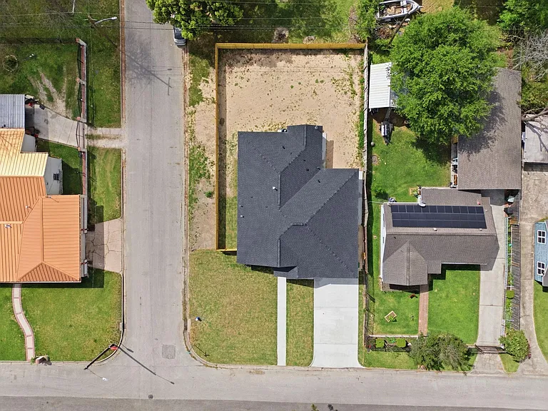 7040 Kinney St — Photo 34