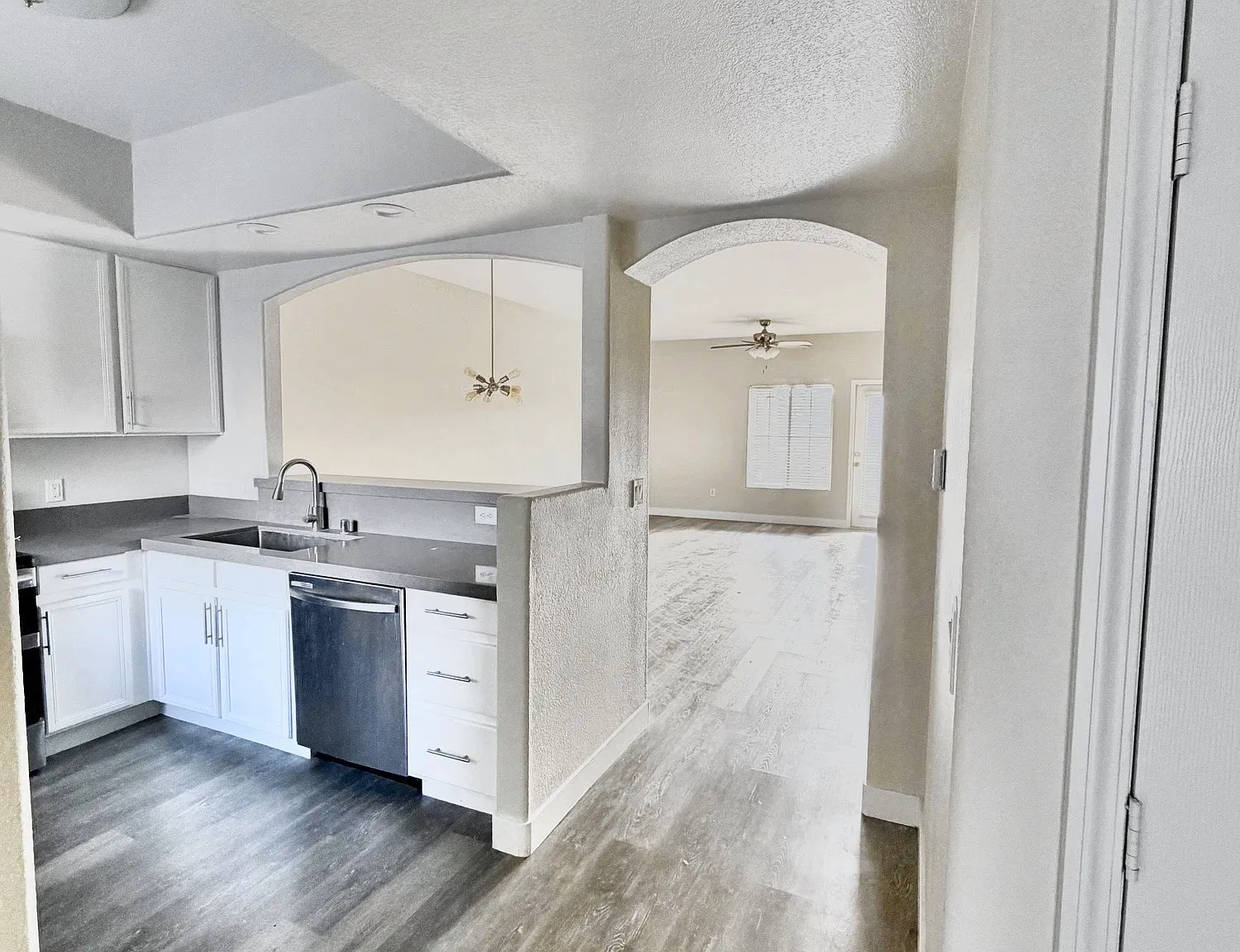 2 bed, 1132 sqft, $1,565 — Photo 3