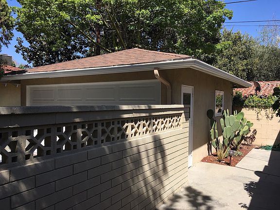 2nd image of 10431 Sarah St