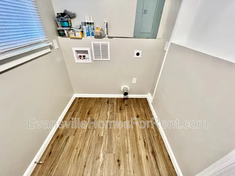 2812 B St — Photo 4