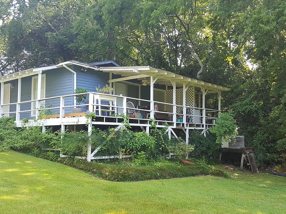 Large covered deck overlooks property and the Bogue Falaya R