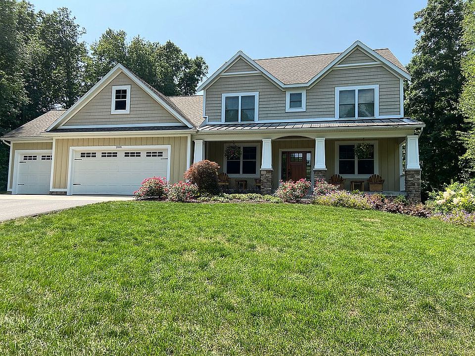 1st image of 2005 Grand River Dr NE