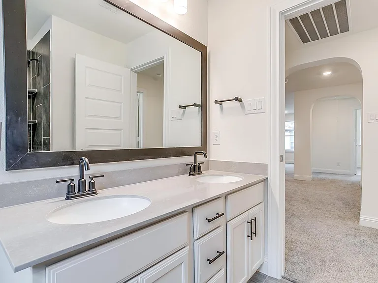 9836 Derbyshire Dr — Photo 63