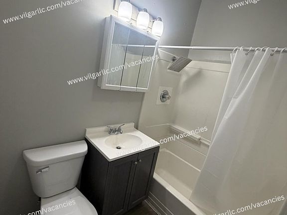 4th image of 3910 Deodar St APT 2