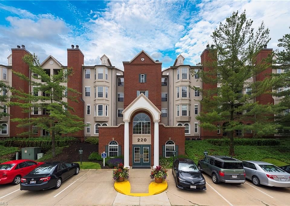 1st image of 220 Fox Hollow Dr APT 101