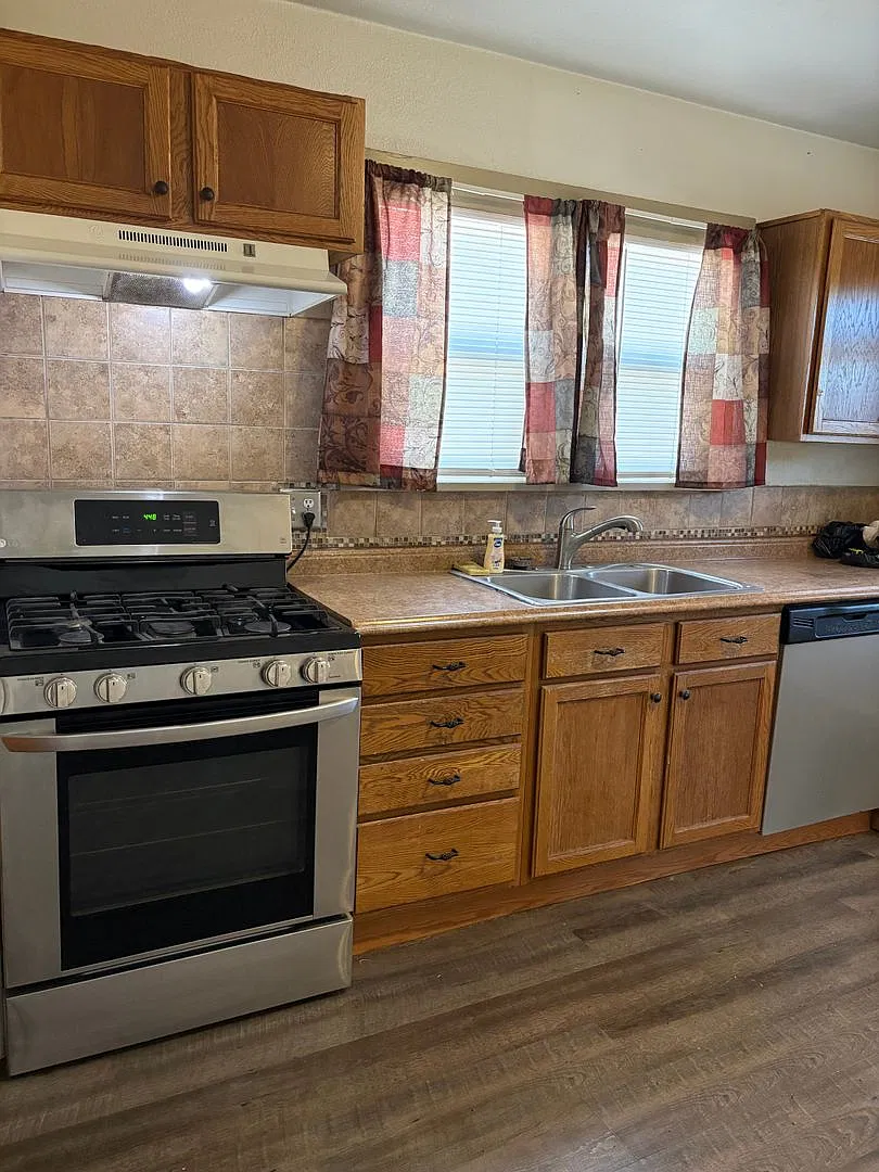 4 bedroom on Swope for Rent! — Photo 3
