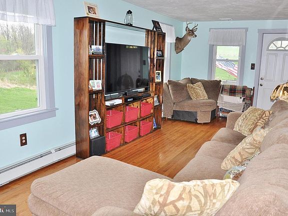 3rd image of 435 Boxwood Rd