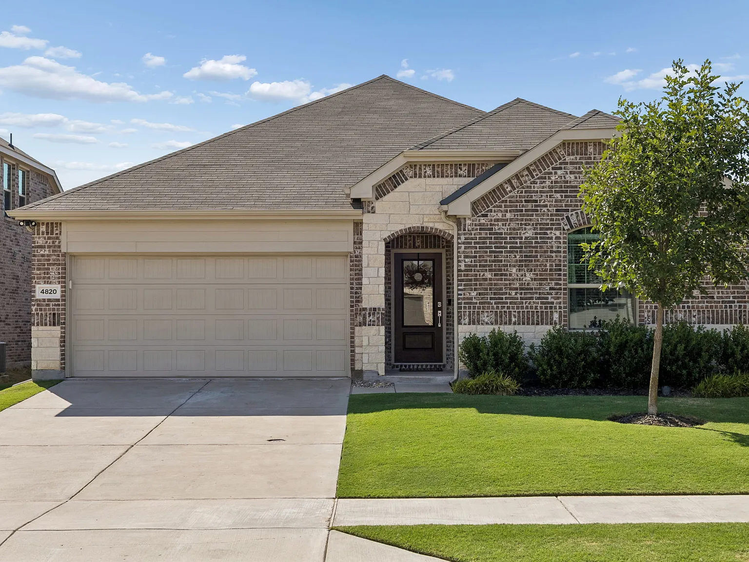4 bed, 1994 sqft, $2,200 — Photo 2