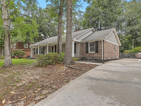 4th image of 203 Shaftesbury Ln