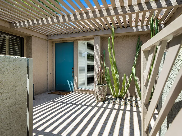 521 Desert West Dr — Photo 34