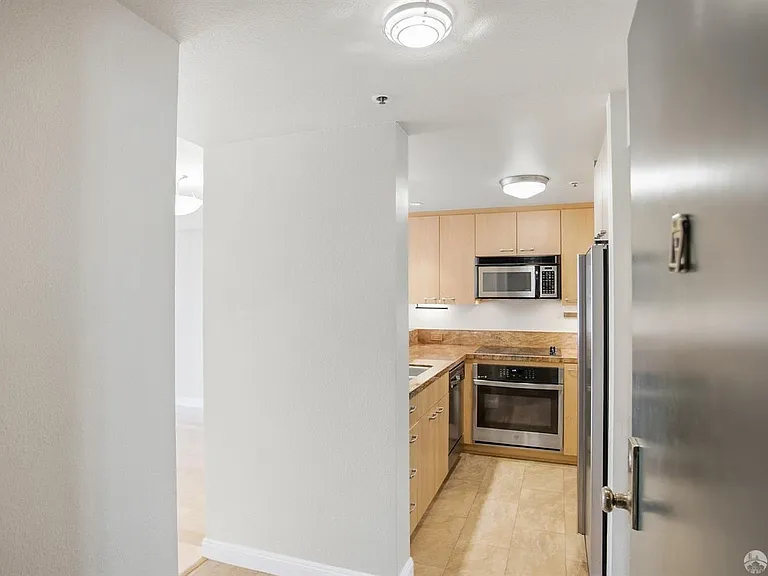 601 Van Ness Ave #406 — Photo 2