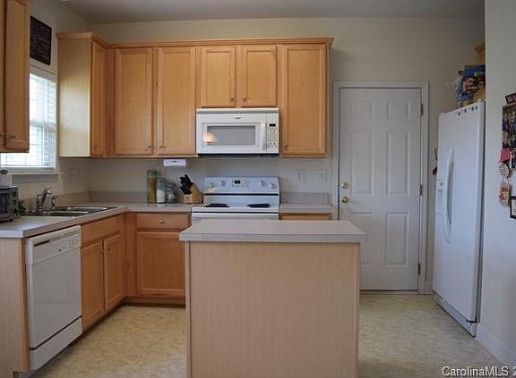 5th image of 610 Darrington Ct