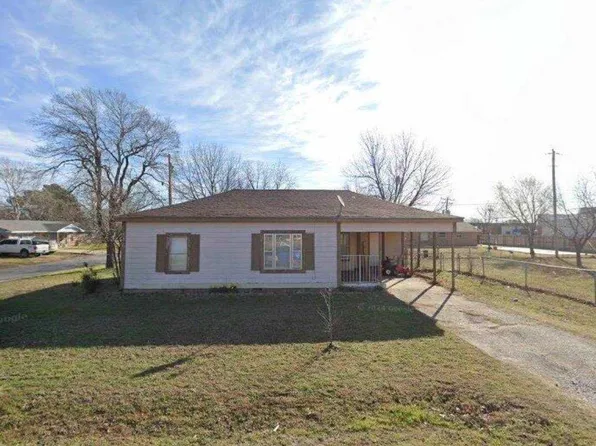 702 S 1st St, Cache, OK 73527