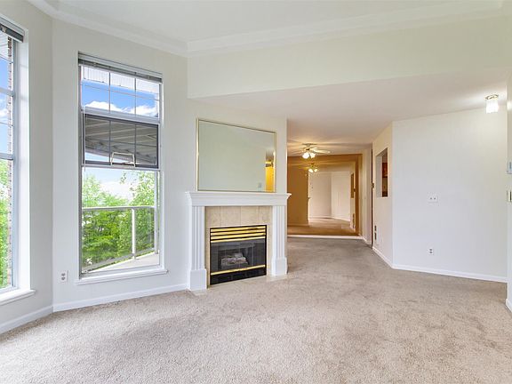 4th image of 22611 116th Ave #325