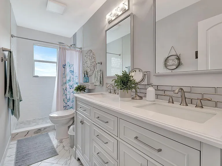 302 Venice Dr — Photo 19