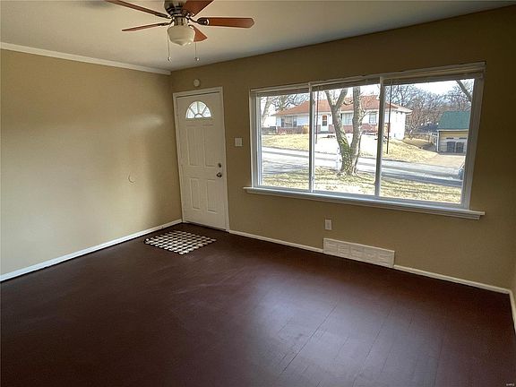 3rd image of 7829 Tuxedo Ct