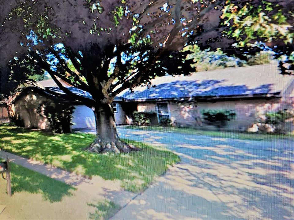 1st image of 15918 Walnut Wood Dr