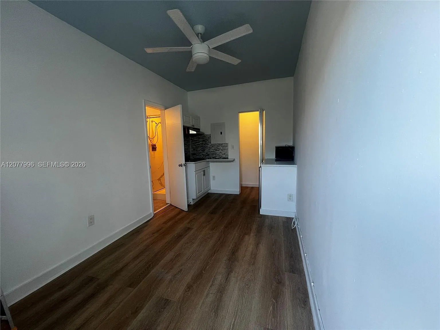 1455 Michigan Ave Condo — Photo 2