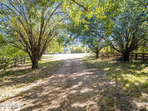 302 Cedar Hill Rd, Flora, MS 39071