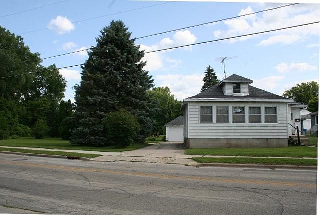 1st image of 411 E Kilbourn Ave