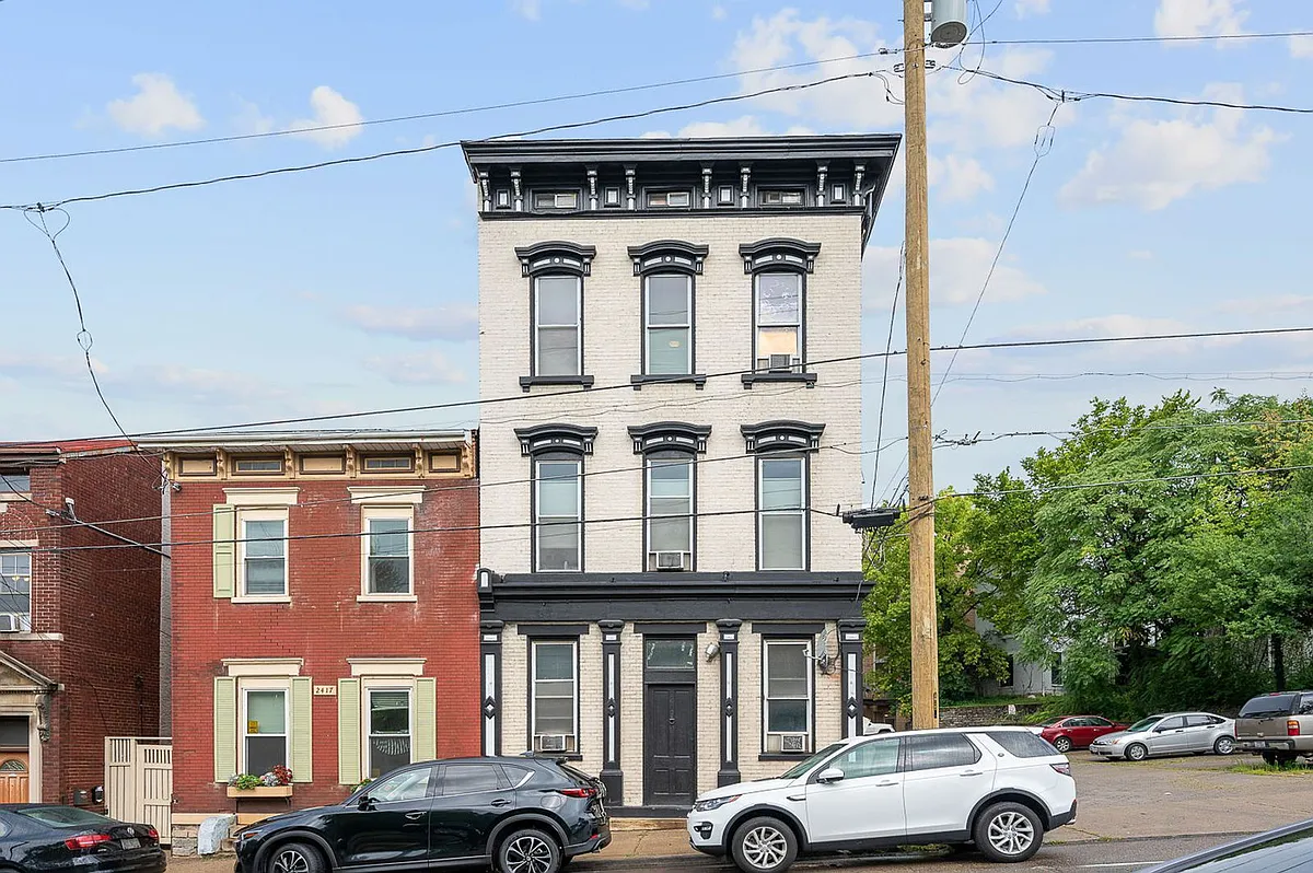 Building Photo - 2419 Vine St #5