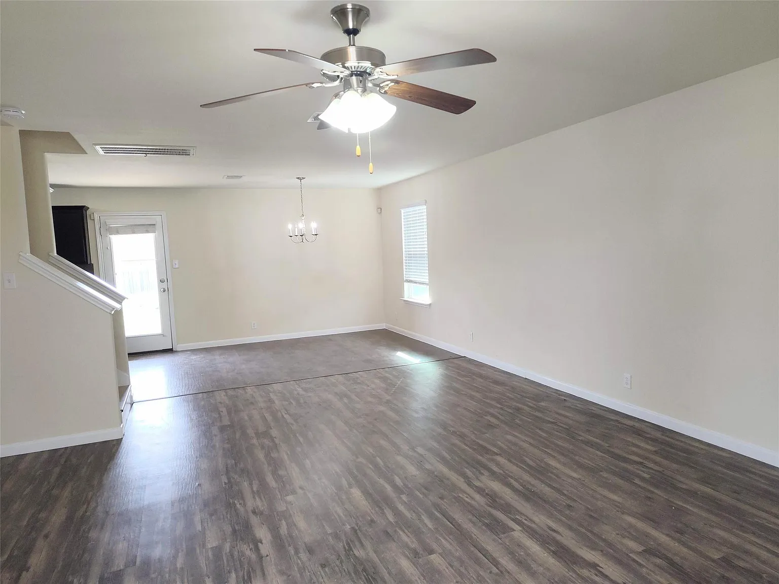4 bed, 2.5 bath, 1948 sqft, $2,000 — Photo 3