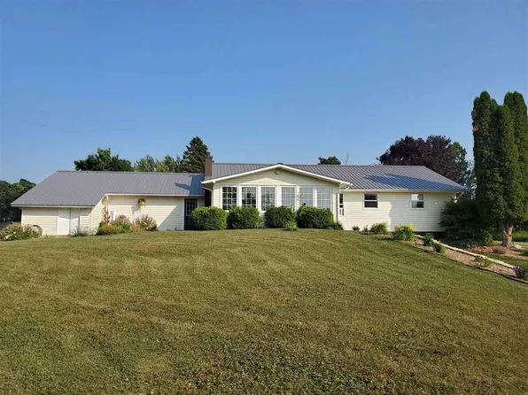 4033 Beatty Rd, Charlevoix, MI 49720