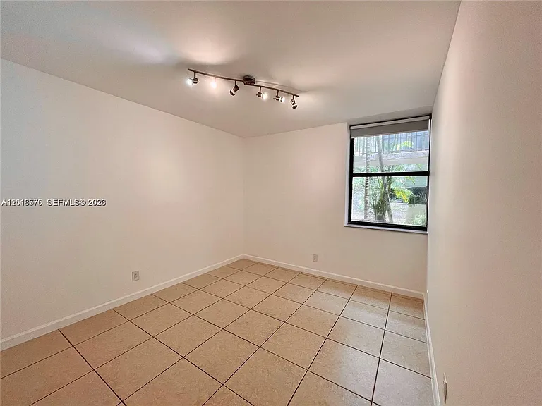 20441 NE 30th Ave #1229 — Photo 12
