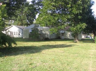 1902 Forest St, Carthage, MO 64836