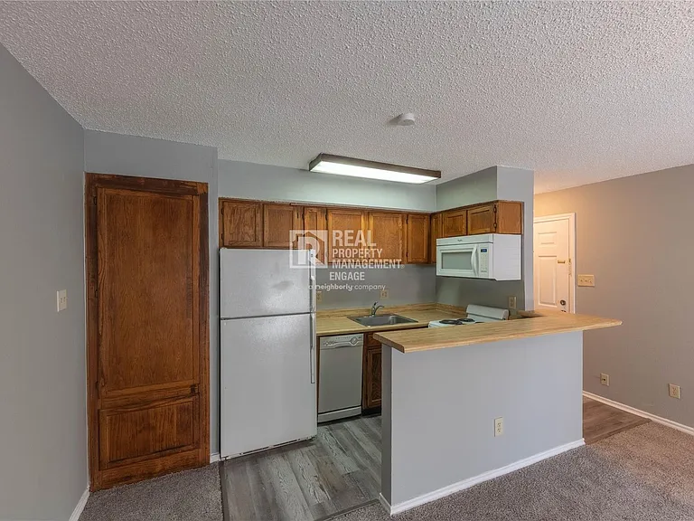 9805 Walnut St #305-C — Photo 2