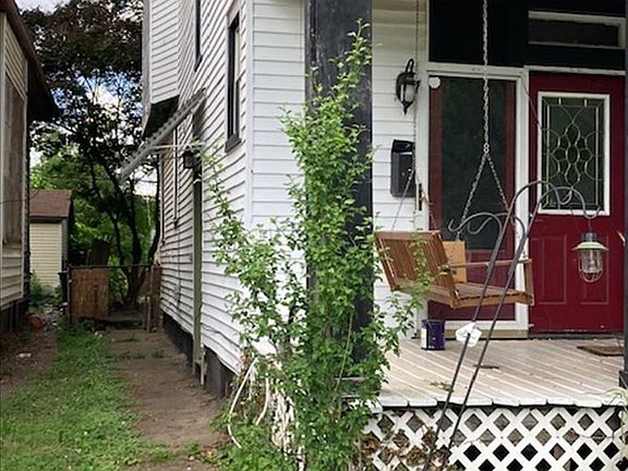 3rd image of 726 E Gum St