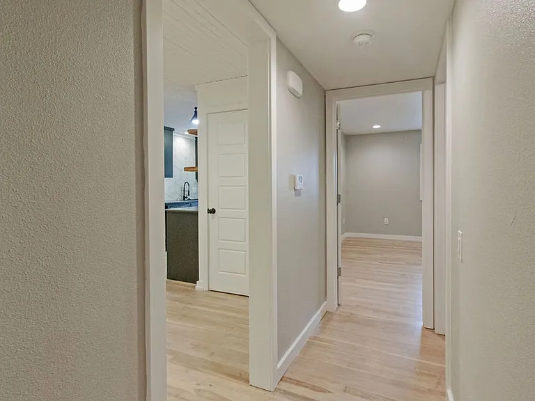 400 W Poplar St #E — Photo 11