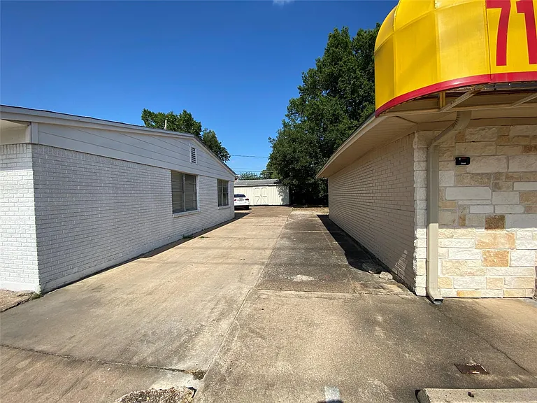 2125 Strawberry Rd — Photo 6