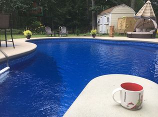 18 Waterview Dr, Amherst, NH 03031