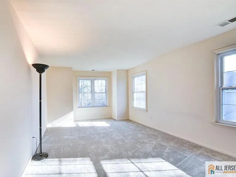 1909 Tanglewood Ct — Photo 10