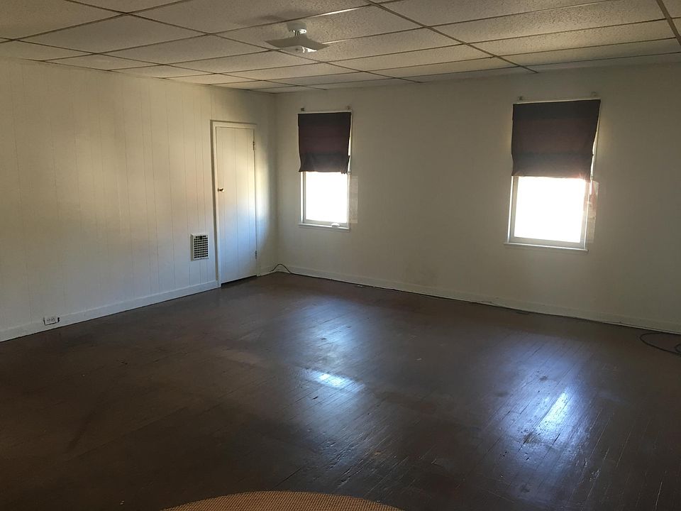 Living room - with closet
