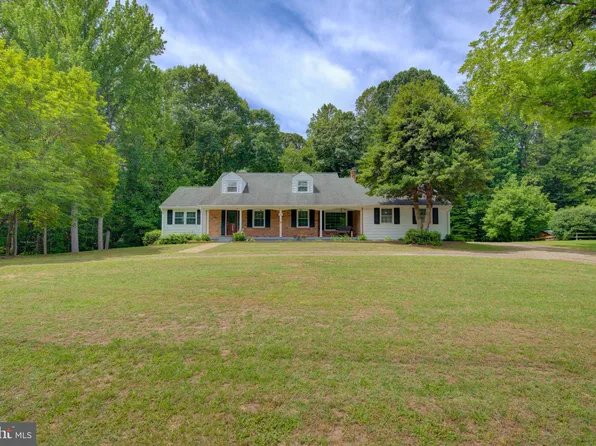 8406 Cedar Ln, King George, VA 22485