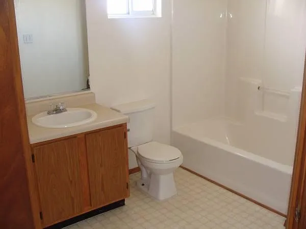 2 bed, 900 sqft, $1,025 — Photo 4