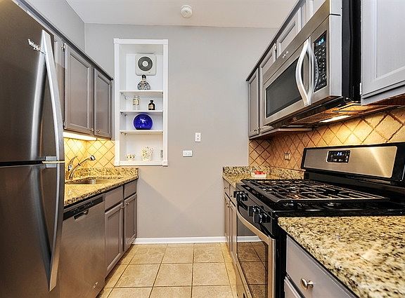 4th image of 2055 N Dayton St #1a