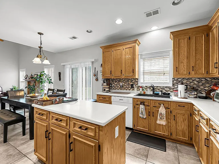 8725 Evangeline Dr — Photo 10