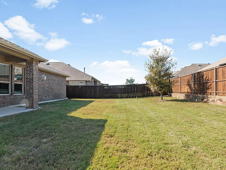 1413 Lake Grove Dr — Photo 33