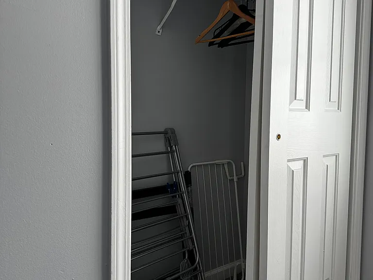 529 Essex St — Photo 3
