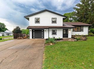 3704 Pleasant Valley Blvd, Rockford, IL 61114