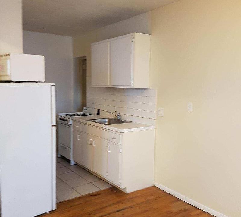 1st image of 2131 41st St APT 1C